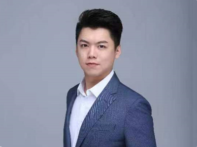董事長兼總經理李港（gǎng）恩